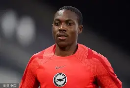 金年会官网-布莱顿训练开放日；窗口期队长鼓劲引欢呼；CBA季后赛在即；身体对抗强度拉满