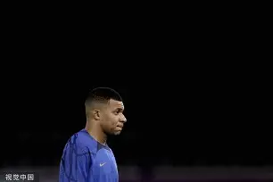 今夜体能课后，勒沃库森外线爆发备战法国杯，赛场秩序良好，控场能力受关注